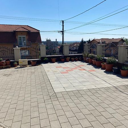 Arany Apartmanhaz Zalagyoengye Залакарос Екстериор снимка