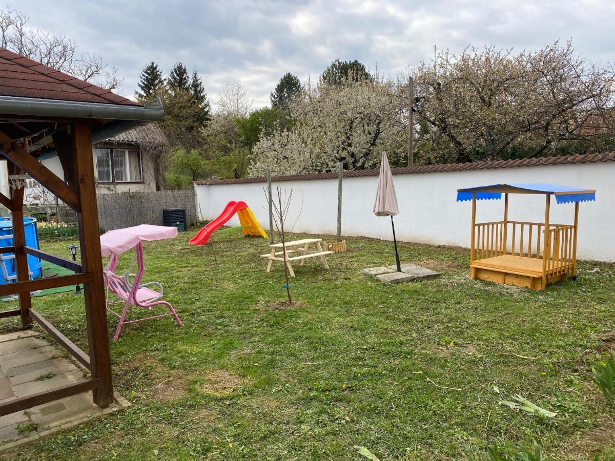Arany Apartmanhaz Zalagyoengye Залакарос Екстериор снимка