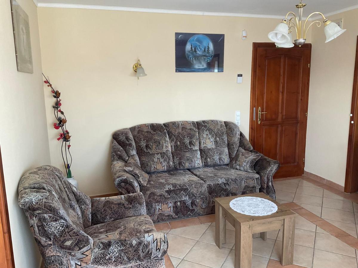 Arany Apartmanhaz Zalagyoengye Залакарос Екстериор снимка