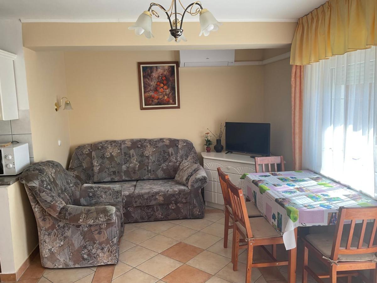 Arany Apartmanhaz Zalagyoengye Залакарос Екстериор снимка