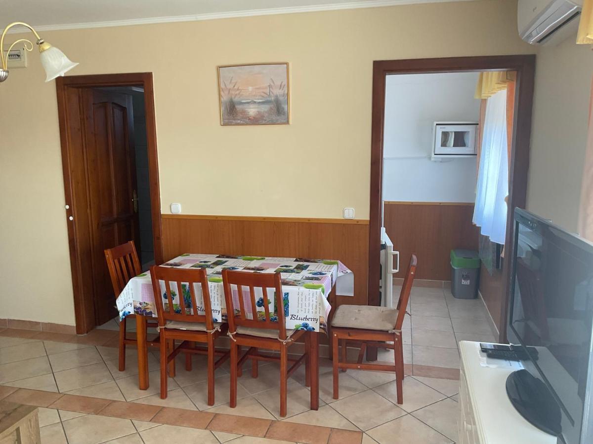 Arany Apartmanhaz Zalagyoengye Залакарос Екстериор снимка