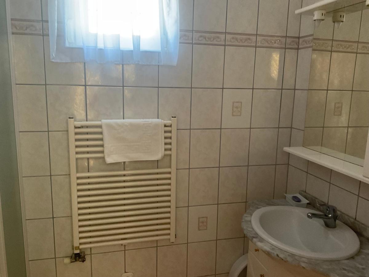 Arany Apartmanhaz Zalagyoengye Залакарос Екстериор снимка