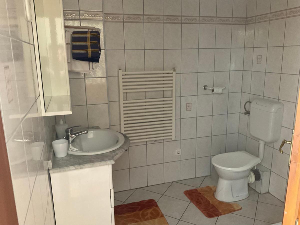 Arany Apartmanhaz Zalagyoengye Залакарос Екстериор снимка